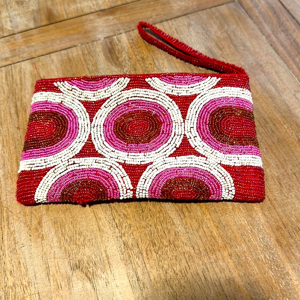 Host Pick!! 🌺.  Beaded zip wristlet